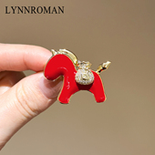 LYNNROMAN可爱红色小马钱袋胸针本命年生肖马上有钱别针配饰胸花