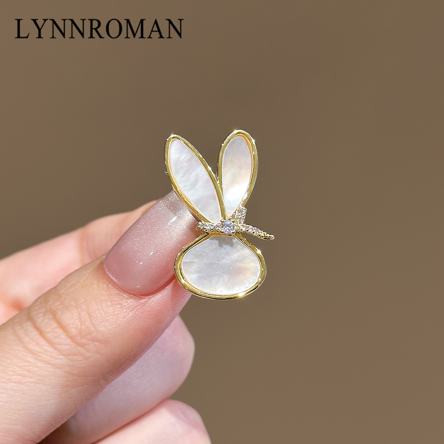 LYNNROMAN水晶兔子胸针西装礼服优雅别针贝母胸花轻奢风别针配饰,饰品/流行首饰/时尚饰品新,胸针,淘宝优惠券,粉丝福利购,淘宝优惠卷