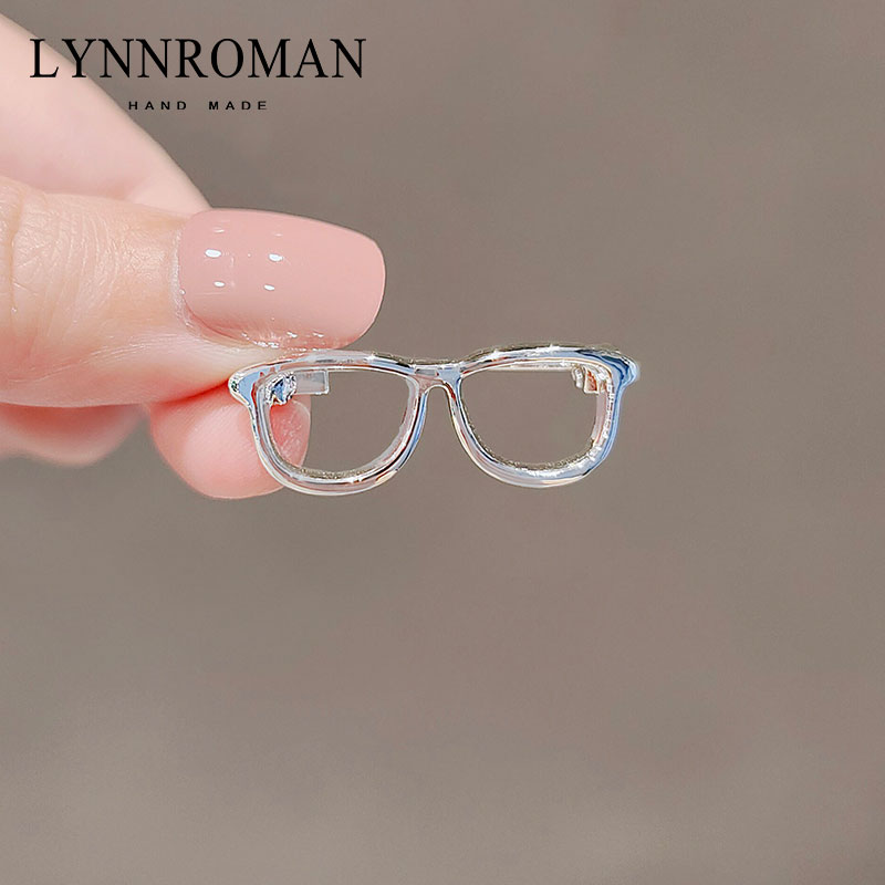 LYNNROMAN日系可爱镂空眼镜胸针