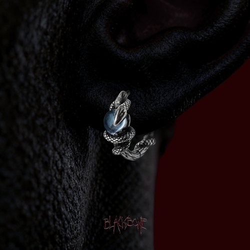 黑骨S925纯银浅蓝托泊石灵蛇耳环