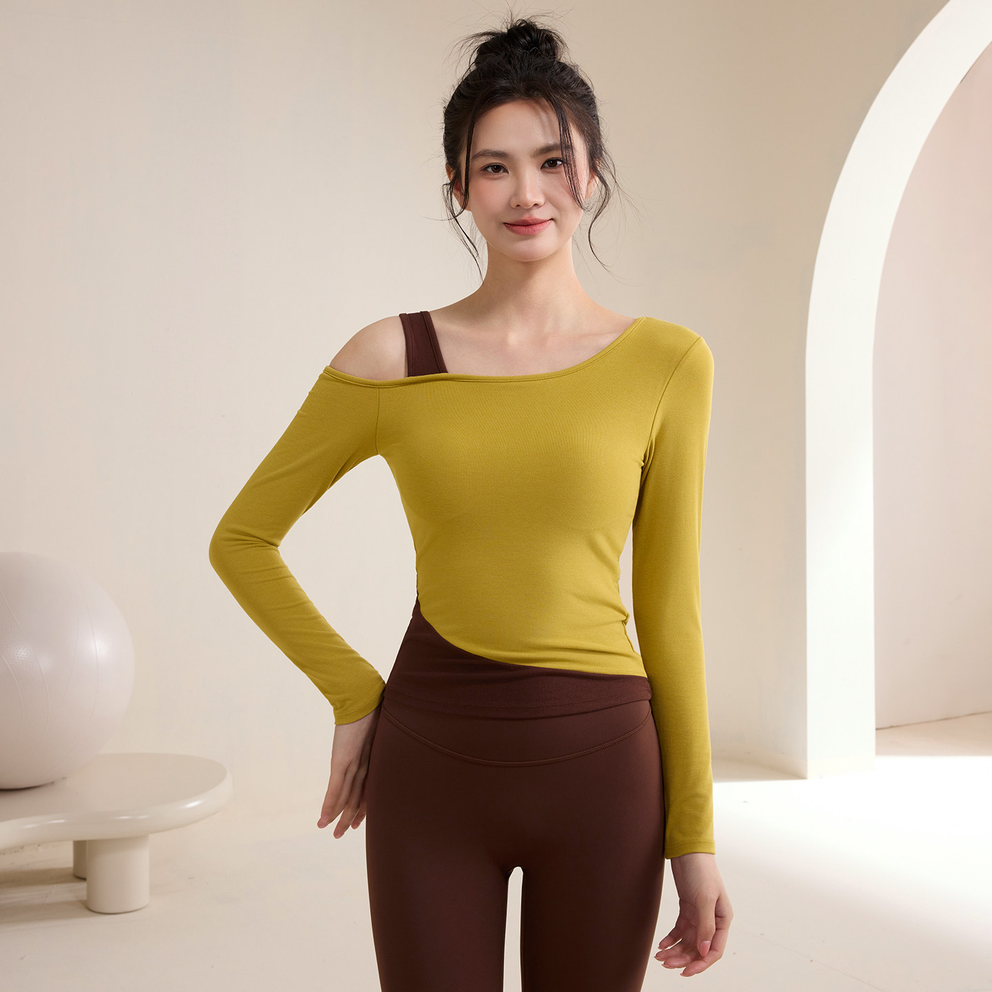 瑜伽服女秋季带胸垫运动上衣撞色假两件露肩长袖普拉训练健身套装