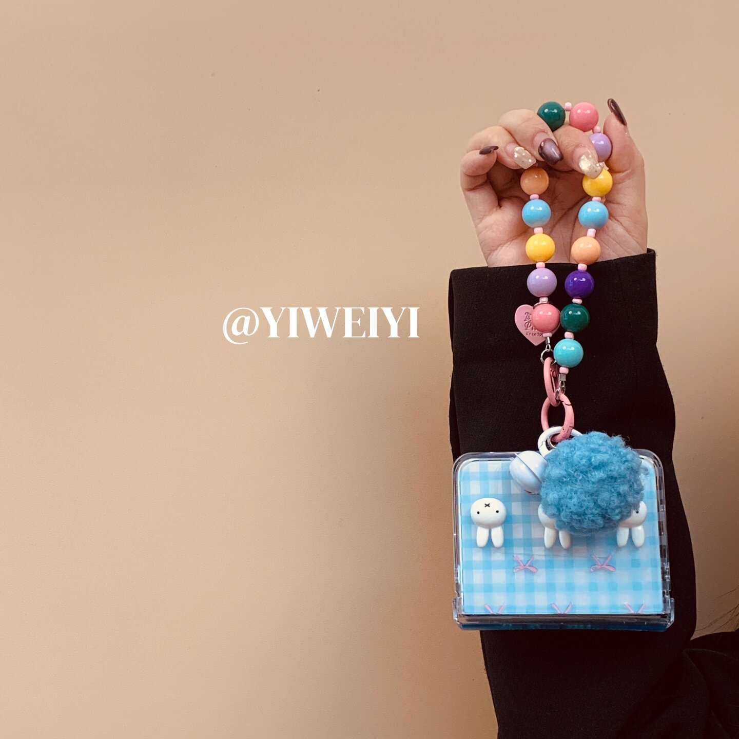 依维意 适用于小米mixflip2手机壳pocket2日韩系可爱兔头折叠屏zflip3毛绒铃铛彩色手链ins透蓝格magicvflip