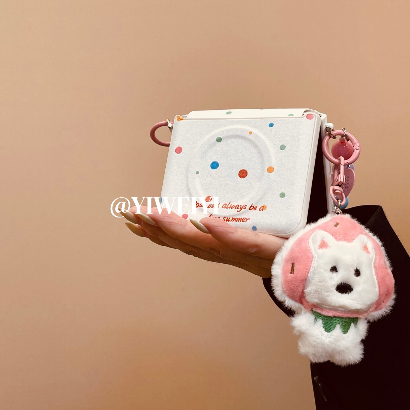 依维意 适用于小米MIXFlip2折叠手机壳ins风白色磁吸novaFlip毛绒小狗三星ZFlip7彩色珍珠手链OPPOFindN3Flip