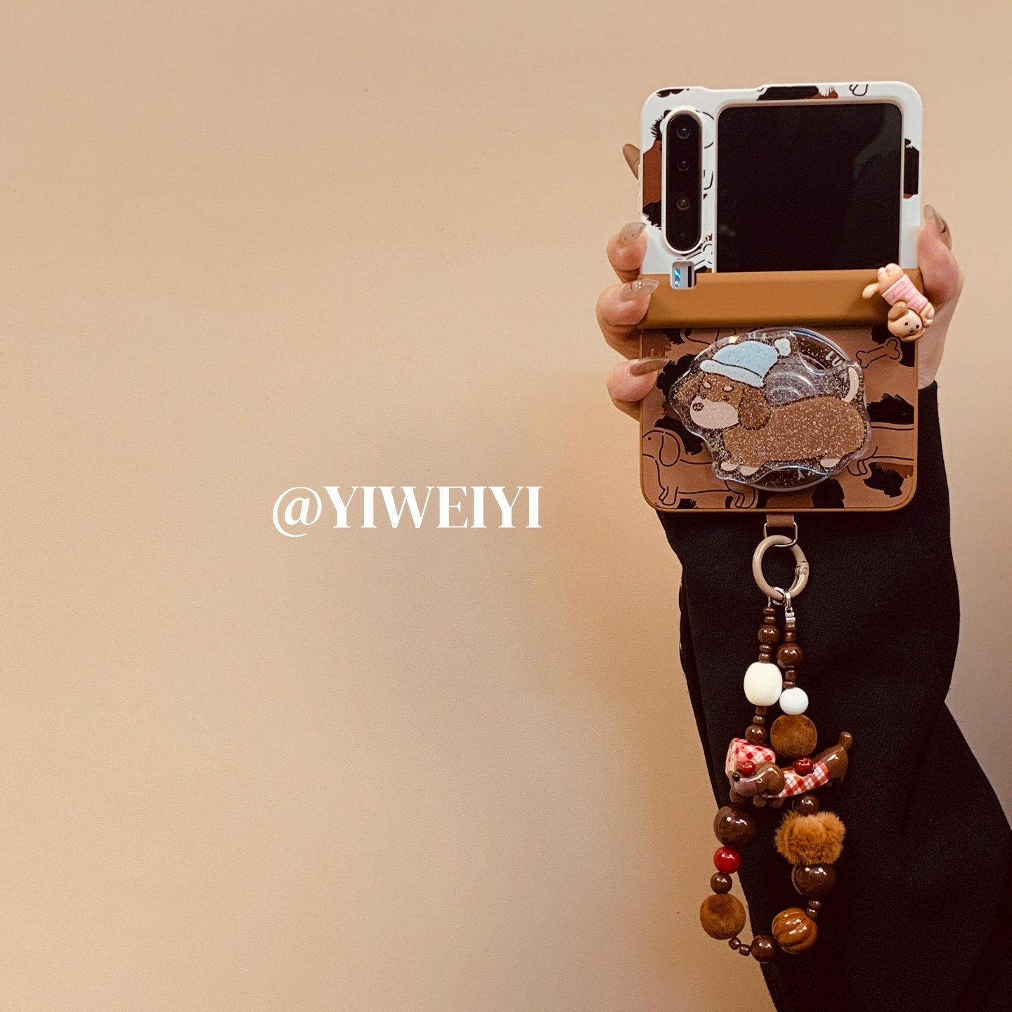 依维意 适用于华为purax手机壳pocket2可爱旋转小狗折叠屏zflip7fe磁吸腊肠狗支架magicvflip毛绒串珠手链