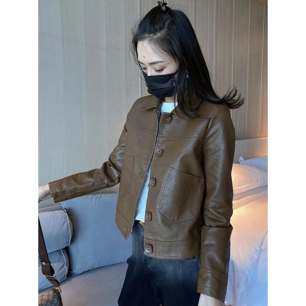2026年新款简约纯色机车服短款夹克外套皮衣女显瘦钮扣时尚设计感