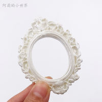 1:12 Doll House BJD ob1gsc uses DIY picture frames that can be used to decorate murals and dolls. It is a resin white patterned photo frame thumbnail 2
