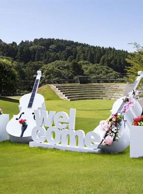 金属玻璃钢大提琴摆件婚庆道具户外公园装饰售楼别墅花园乐器雕塑