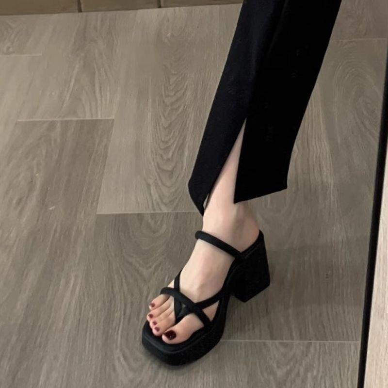 时尚高级感夹脚人字凉拖鞋女夏季外穿粗跟厚底露趾网红高跟凉鞋女