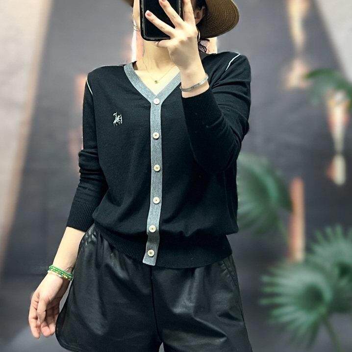 英伦秋冬新款时尚百搭V领拼色刺绣针织套头女宽松显瘦毛衣上衣潮