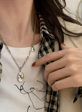 一恋日韩圆牌字母项链女复古时尚锁扣破碎裂痕个性锁骨链毛衣链
