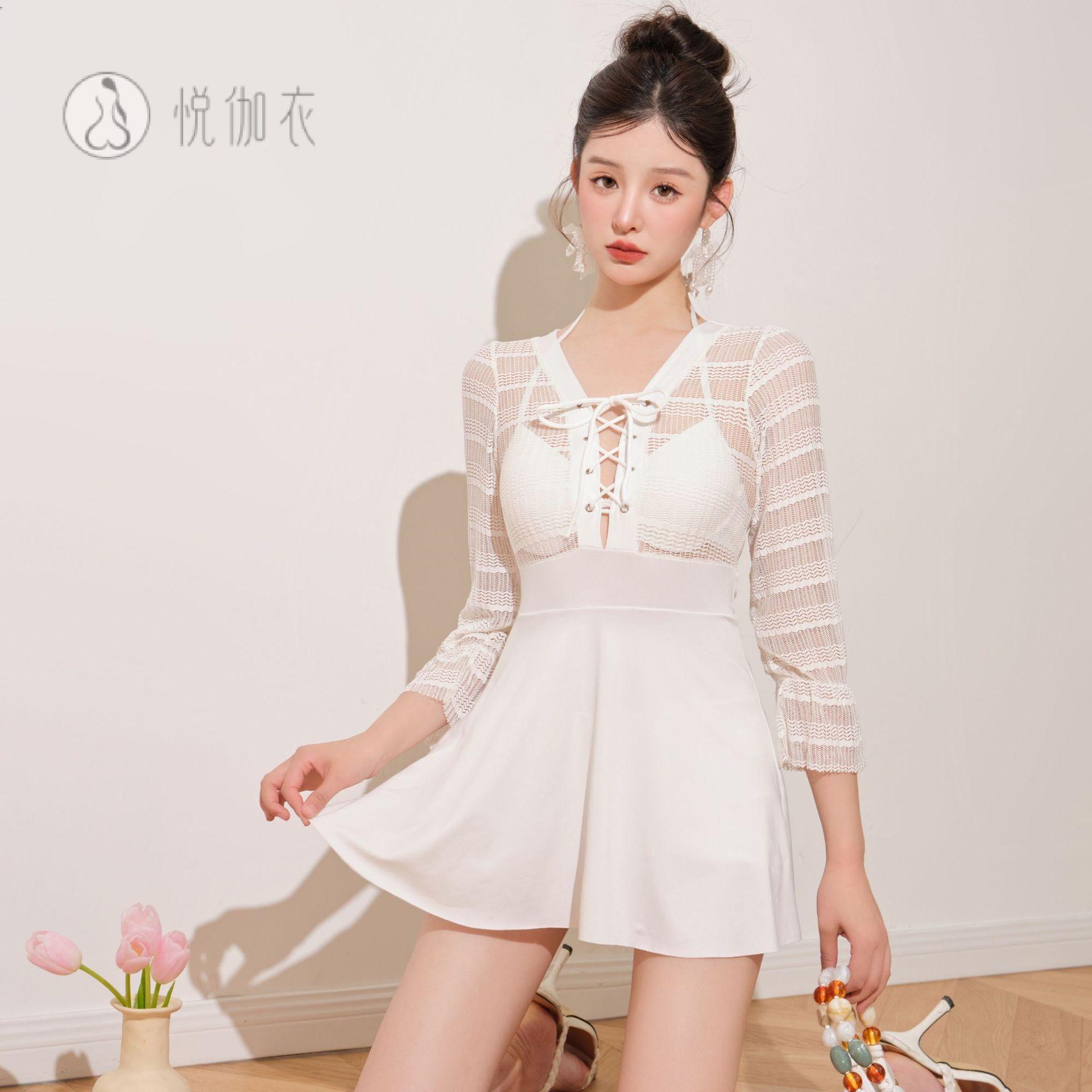 2024牛奶丝连体蕾丝泳衣女带钢托硬杯聚拢长袖保守裙式性感露背显