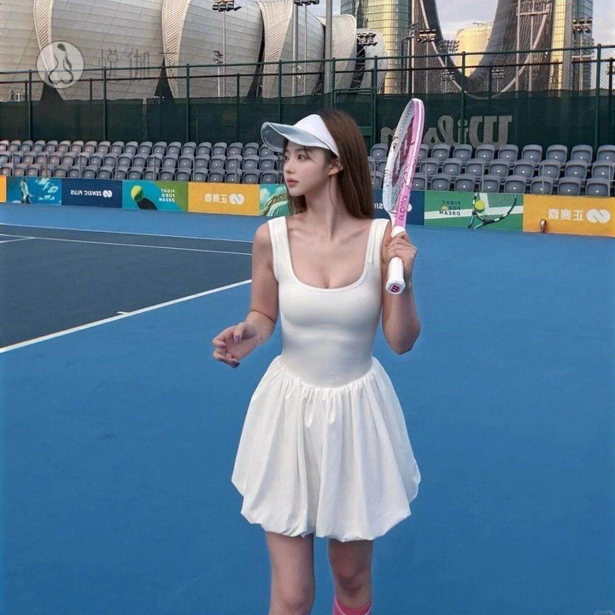 白色花苞裙女网球服夏季韩系小个子甜美修身显瘦U领背心连衣裙