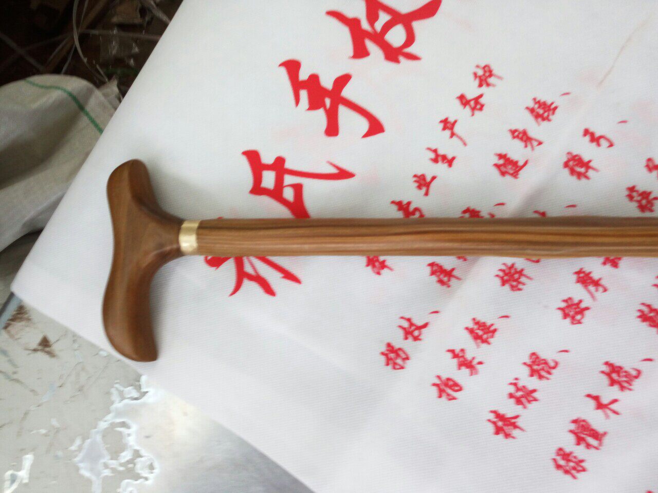厂家直供绿檀木拐杖老人拐杖礼木制硬木拐杖