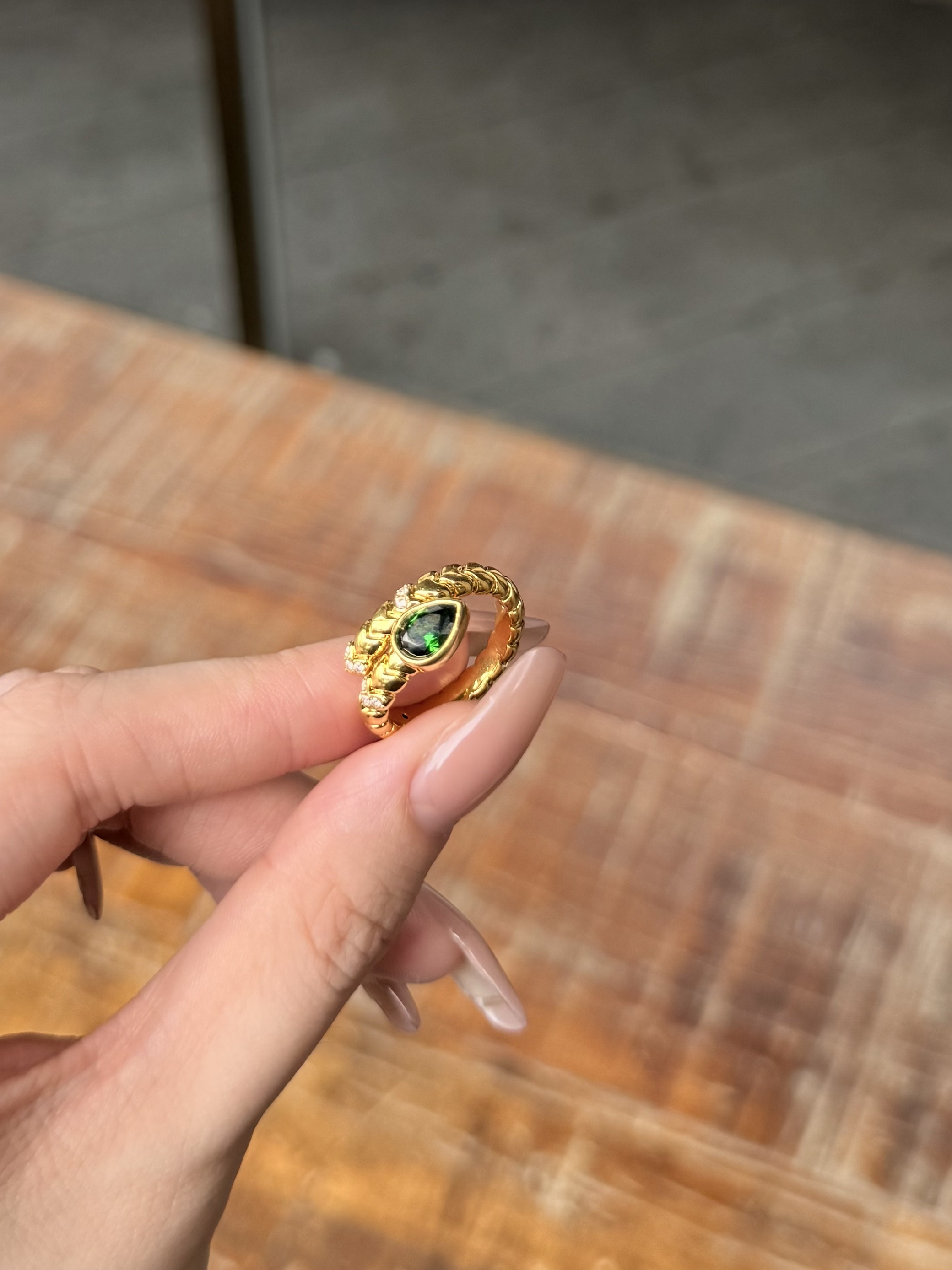 灵蛇绿宝黄金戒指999足金