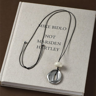 毛衣链 轻奢设计小众高级感抽拉式 磨砂风穴吊坠长款 项链女新中式