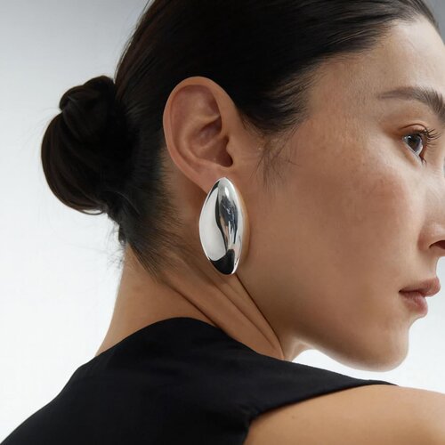 光面鹅卵石大水滴耳环女