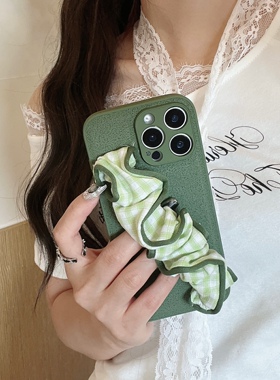 春天绿色格纹腕带适用于16promax月坑纹手机壳15promax11女14pro夏季新款12创意15防摔xsmax全包保护套ins