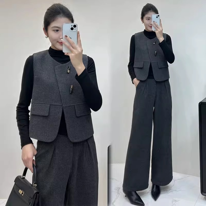 时尚套装女2025秋季新款高级感半高领T恤西装马甲阔腿裤三件套