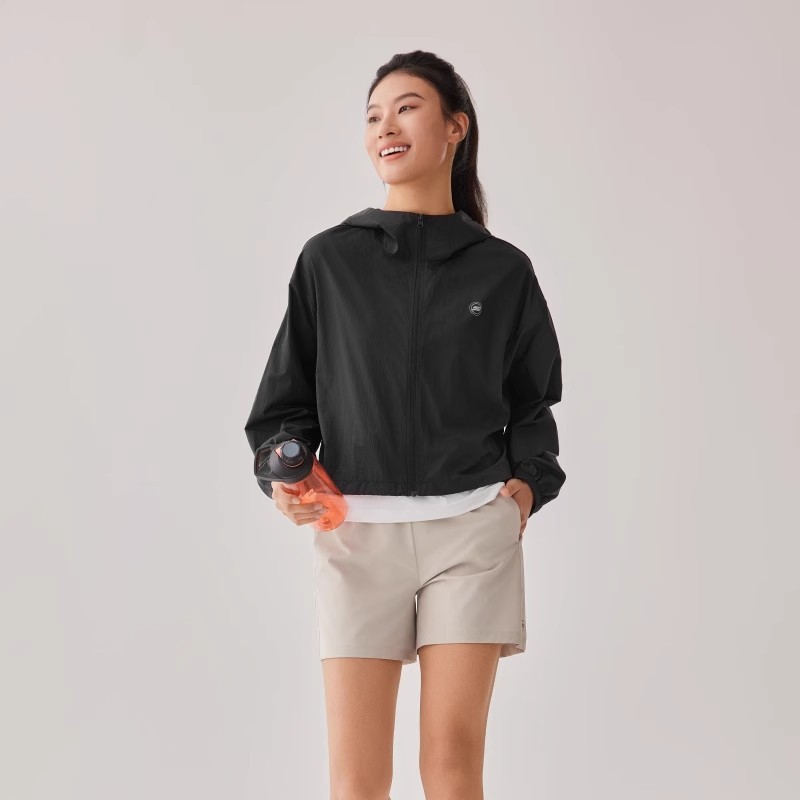 Skechers斯凯奇女款光羽防晒衣轻如蝉翼夏季梭织连帽外套P225W116