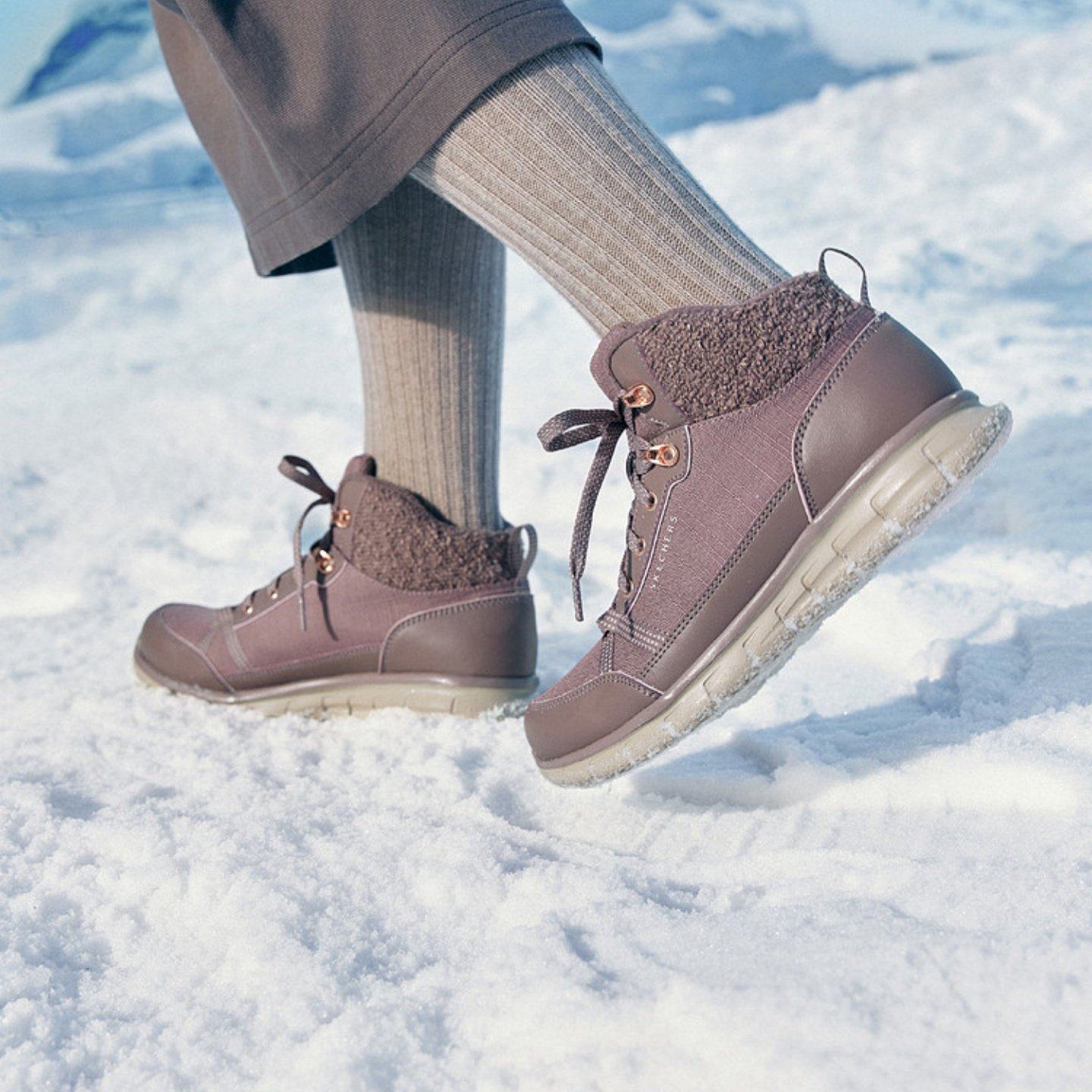 Skechers斯凯奇女士秋冬季舒适保暖时尚防滑纯色雪地靴冬靴168129