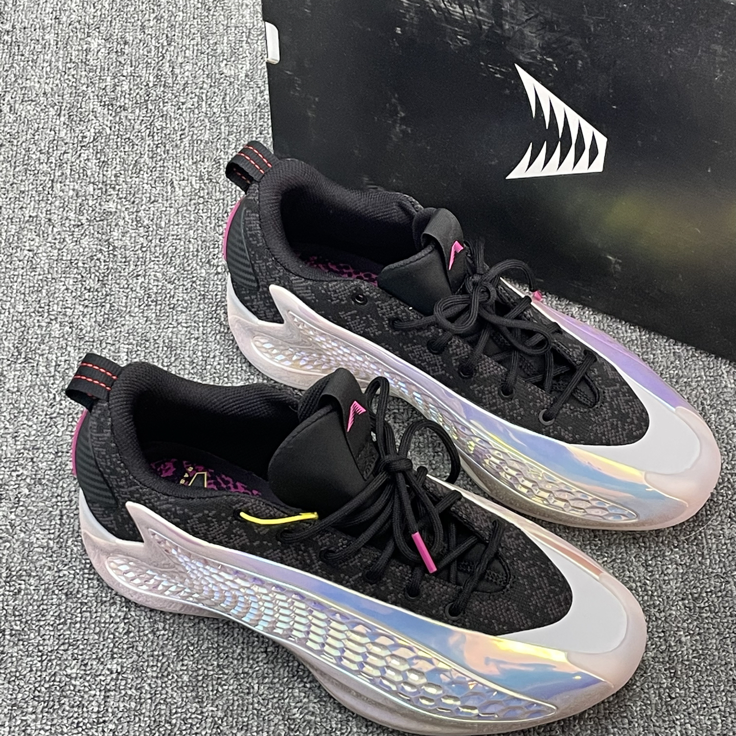 adidas A.E.1 Low蛇年限定男款防滑耐磨减震篮球鞋JS0646鞋