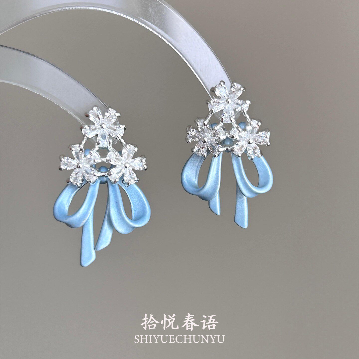 冰雪礼赞~S925纯银蓝色手捧花蝴蝶结耳钉女气质大气秋冬百搭耳饰