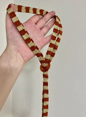 超独特！复古红色条纹丝巾项链