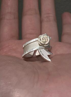 绝美仙气烧白丝带山茶花戒指女