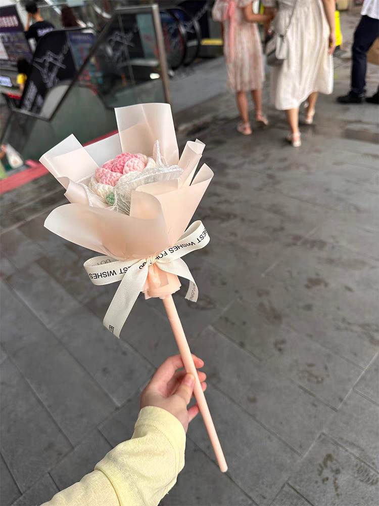创意针织玫瑰小花束网红仙女棒花束生日毕业礼物送闺蜜520礼物图片