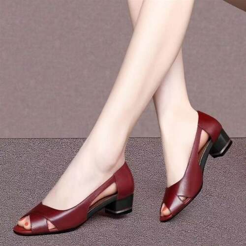 真软皮凉鞋女夏时尚外穿2026新款鱼嘴粗跟女鞋防滑软底中跟妈妈鞋