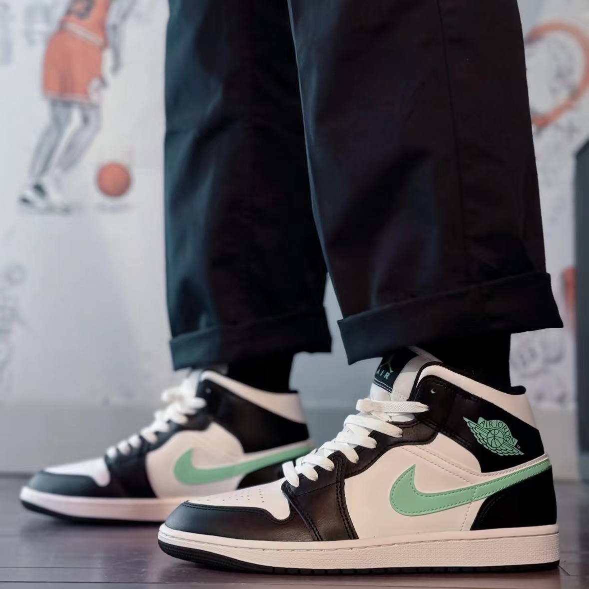 耐克Nike白黑绿中帮运动休闲板鞋