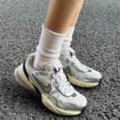 耐克V2K Run减震防滑低帮休闲跑鞋 女款 零玖体育 白银灰FD0736 100