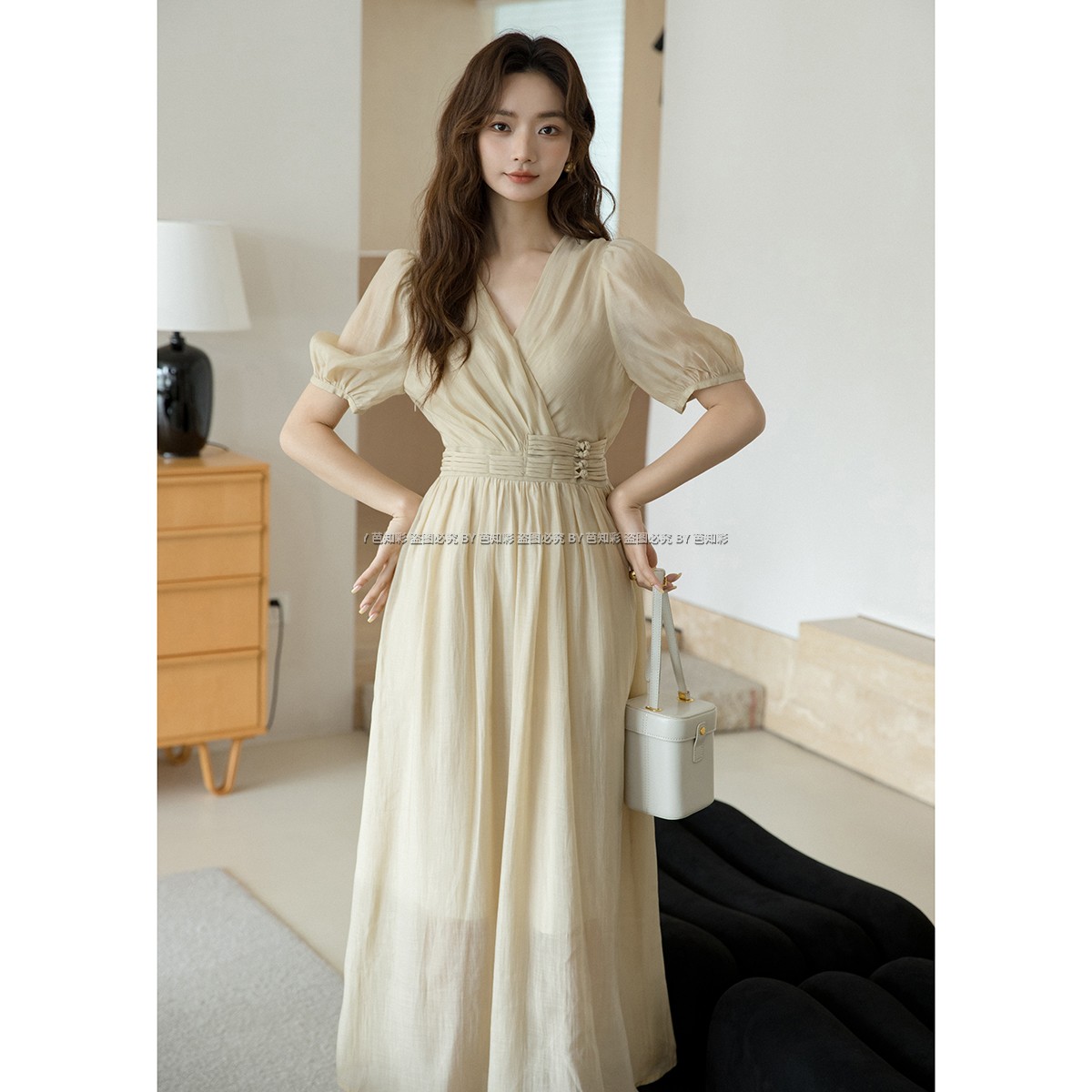 温柔V领法式透气仙女连衣裙