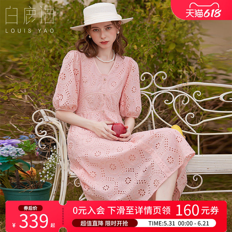 白鹿语法式高级感V领长裙夏款气质泡泡袖镂空温柔收腰连衣裙