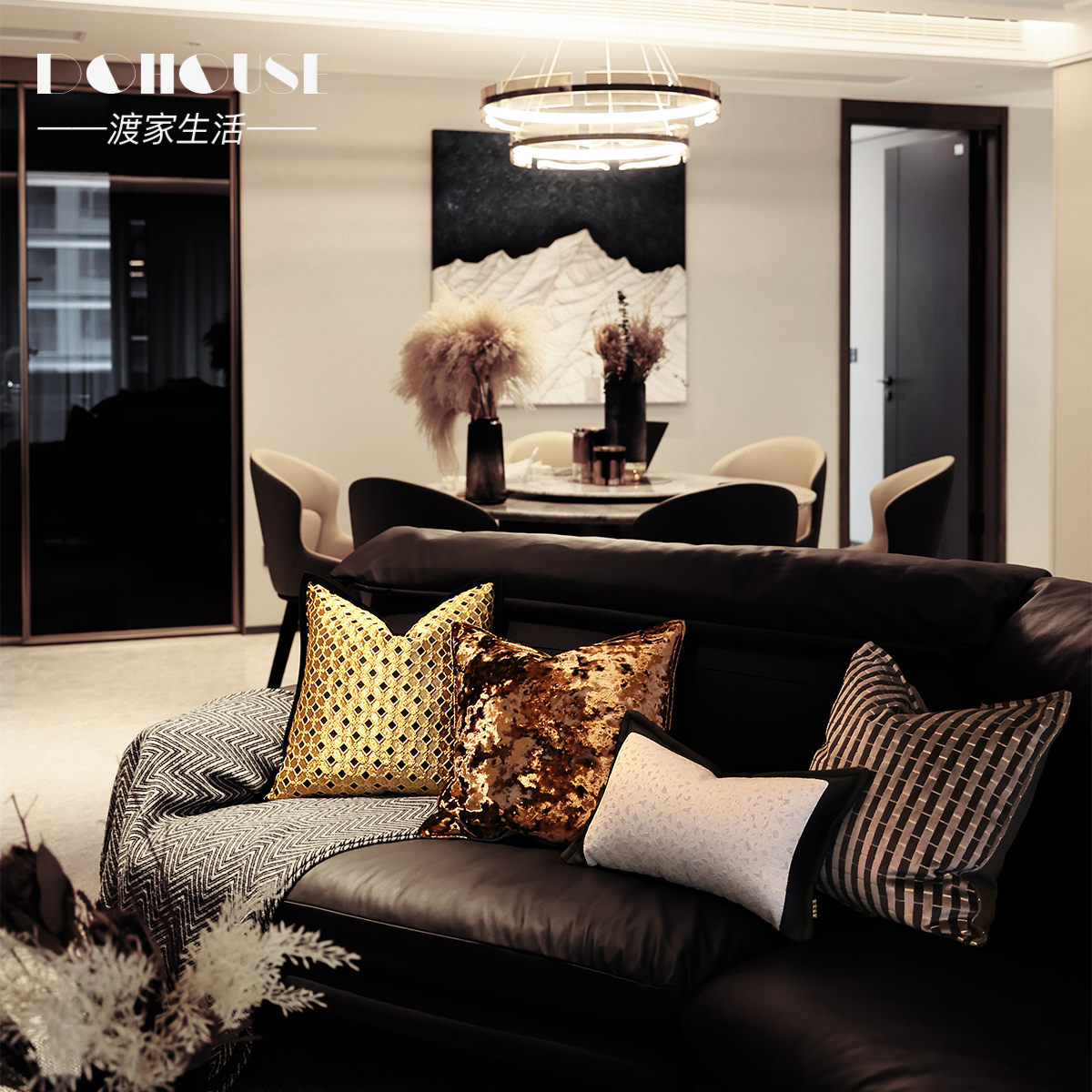 新款老钱风轻奢金黄菱格抱枕