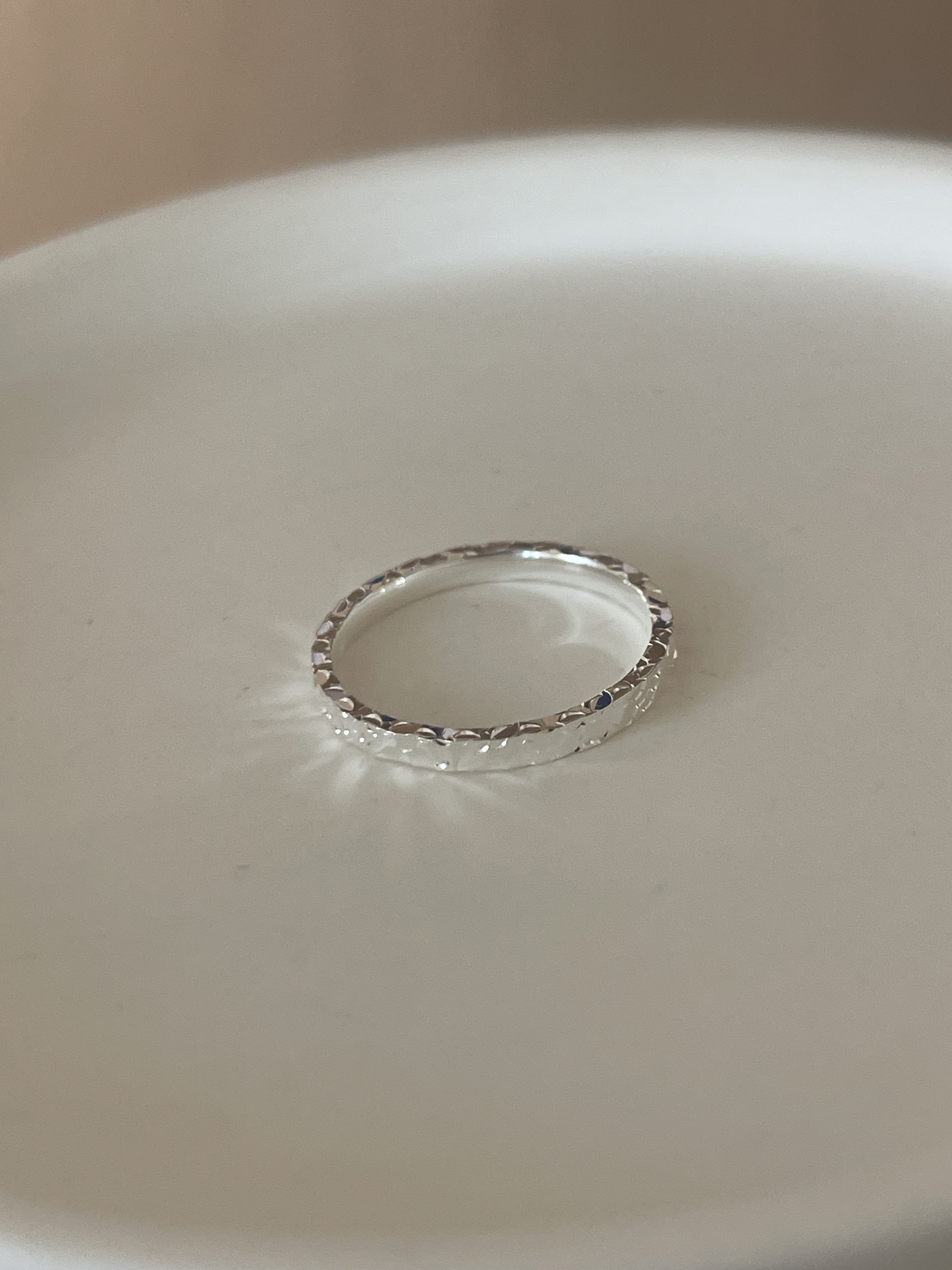 足银999三面碎碎冰闭口戒指女纯银轻奢高级感2mm窄版碎冰冰指环,饰品/流行首饰/时尚饰品新,银饰戒指,淘宝优惠券,粉丝福利购,淘宝优惠卷