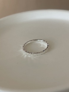 足银999三面碎碎冰闭口戒指女纯银轻奢高级感2mm窄版碎冰冰指环