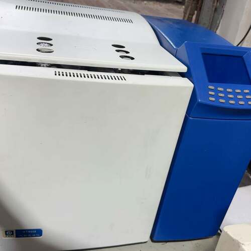 议价气相色谱仪GC9790-II，实物拍摄，通电如图，有相应配件可?