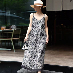 吊带连衣裙轻奢高级感2025春季新款原创女装设计师款复古印花长裙