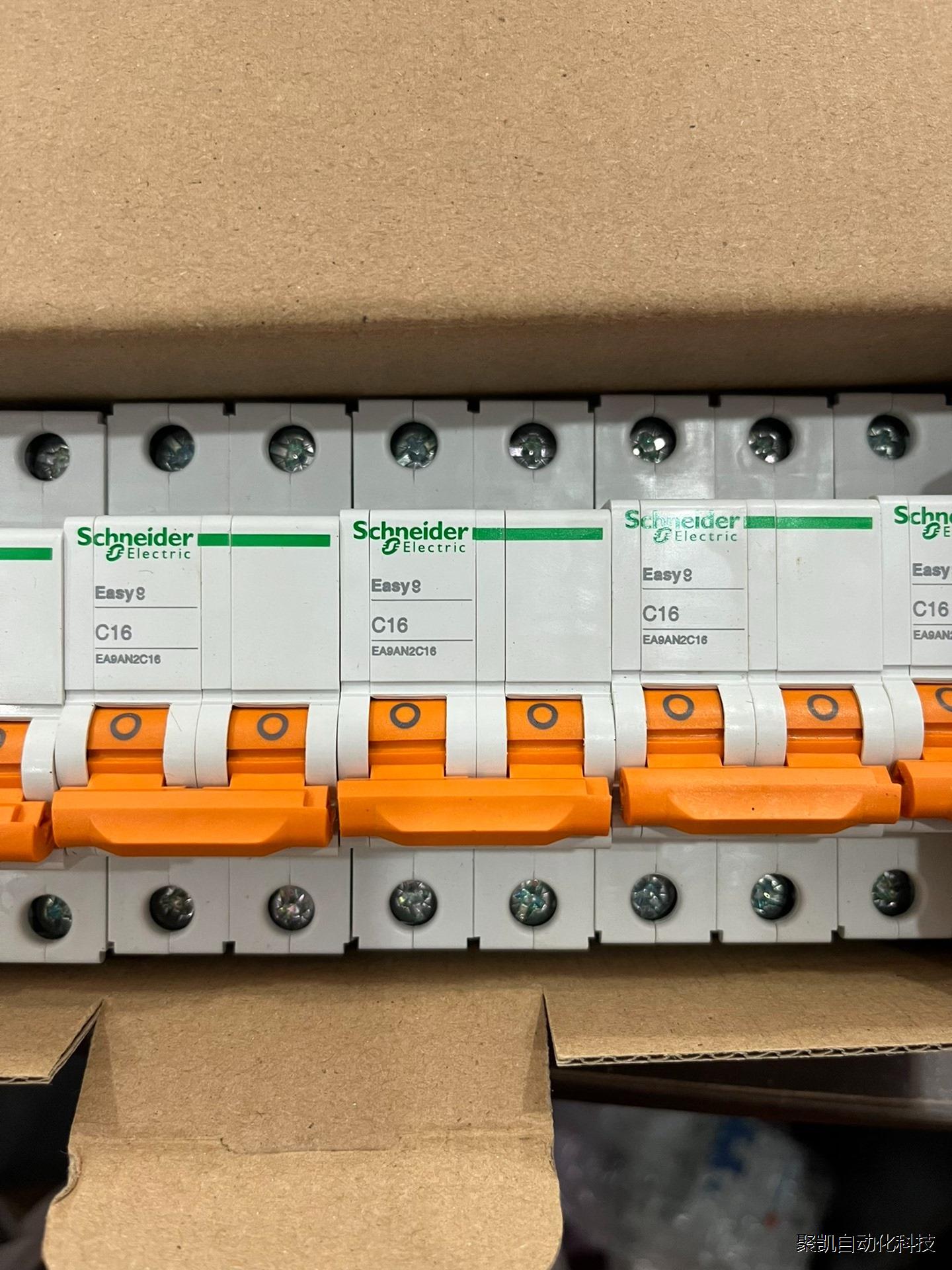 施耐德EA9AN2C16断路器元器件