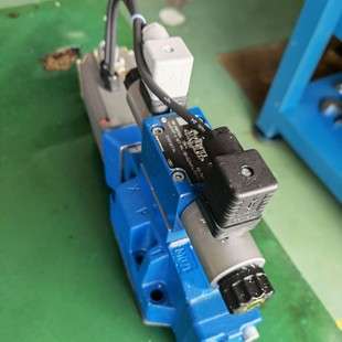 先导式比例方向阀 4WRKE27W8-500L-3X/6EG24K31/F1D3M力士乐