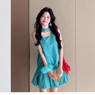 海边度假吊带背心连衣裙子女夏季2026新款小个子气质收腰花苞短裙