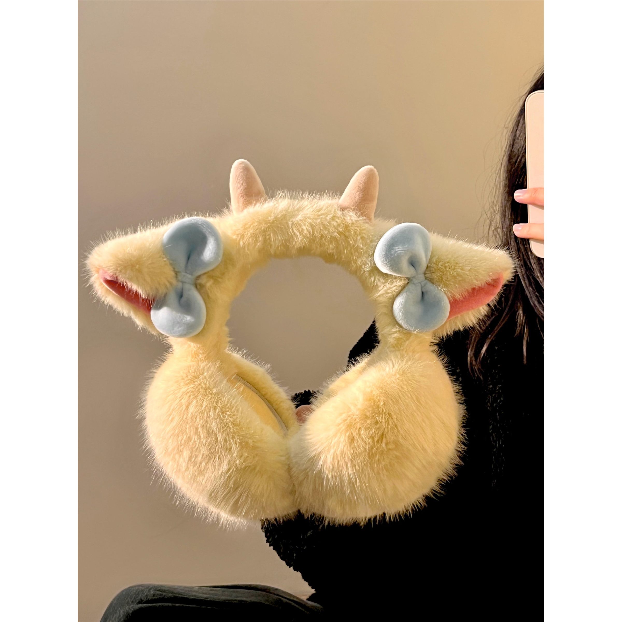 奶黄色毛绒绒耳罩女生冬季新款可爱耳套骑车保暖防冻护耳包可折叠