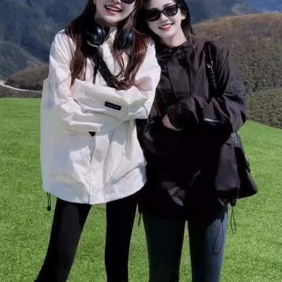 美式冲锋衣女春秋新款黑色连帽旅行外套户外爬山防风气质显瘦上衣