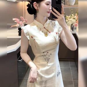 欧洲站2026夏季新中式立领盘扣刺绣连衣裙女温柔风气质修身旗袍裙