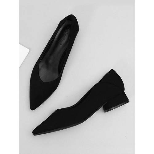 港风轻奢新款~黑色尖头单鞋女春秋真皮低跟粗跟不累脚职业工作鞋