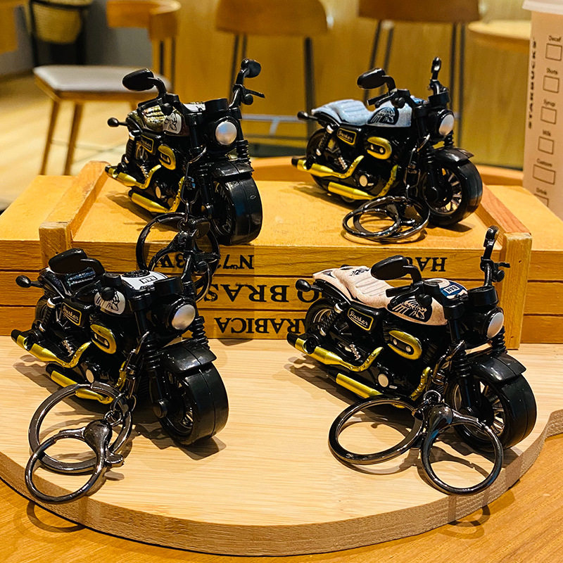 情侣合金摩托车钥匙扣女精致书包挂件公仔男生车钥匙挂饰小礼品