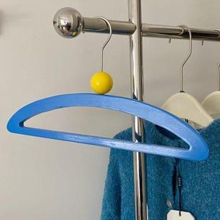 子服装 实木创意彩色晾衣架衣服收纳撞色家用挂衣无痕加粗加大裤 店