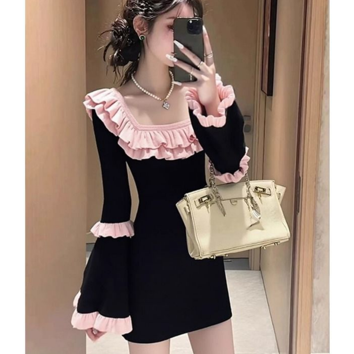 韩系辣妹木耳边方领长袖连衣裙女纯欲性感收腰显瘦黑色喇叭袖短裙