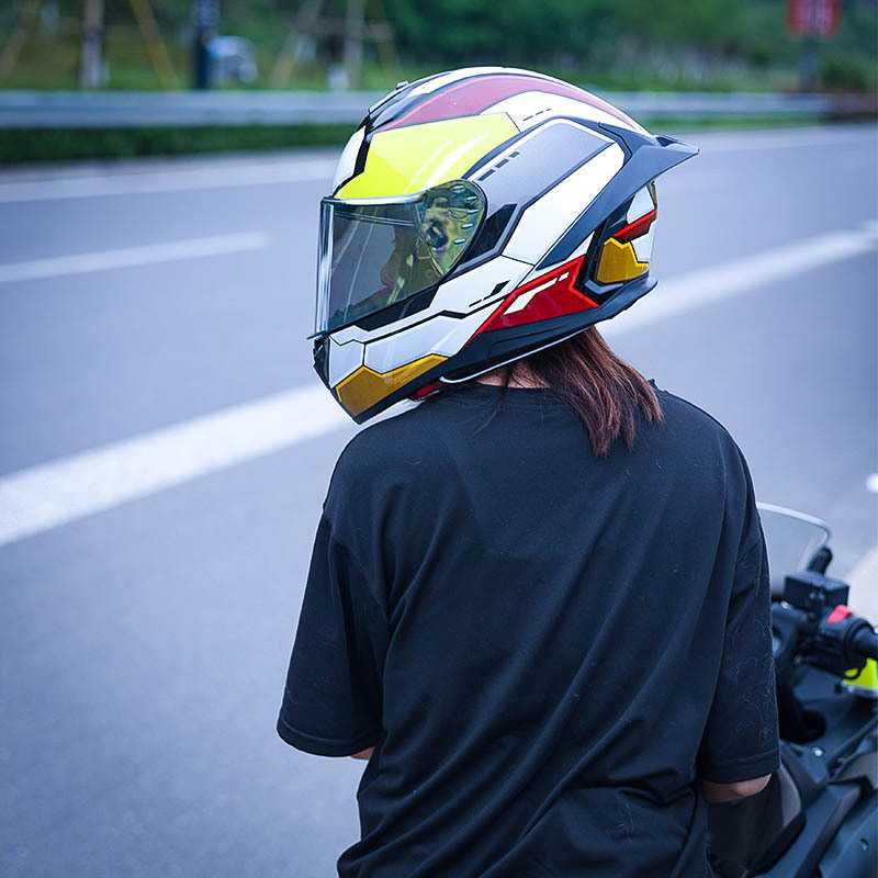 Orz摩托车头盔男女夏季机车全盔四季大尾翼情侣DOT